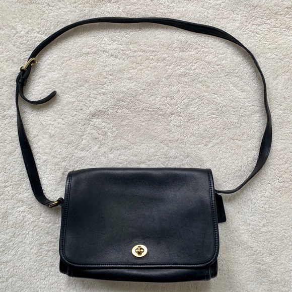 Coach Handbags - Vntg Coach black leather crossbody/purse